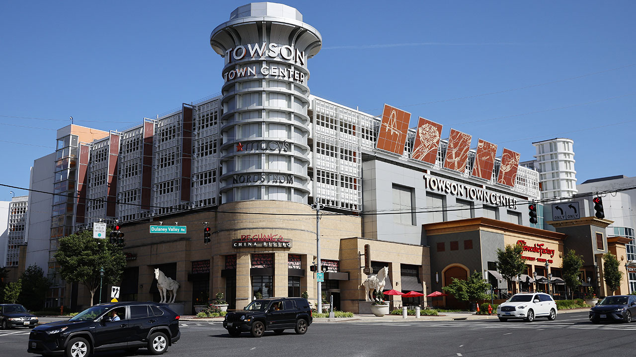 Major retailers are fleeing another popular mall