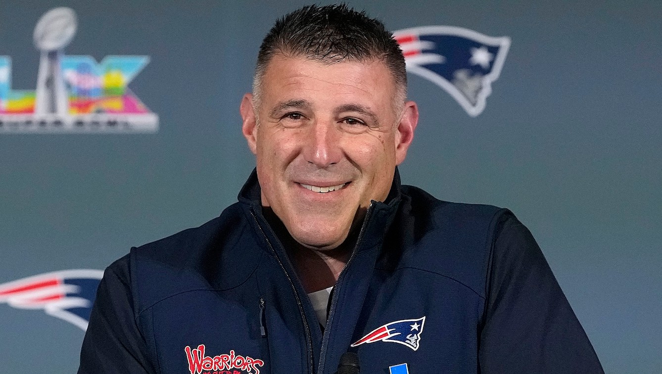 Patriots Coach Mike Vrabel Already Back at Work After Seeking Counseling
