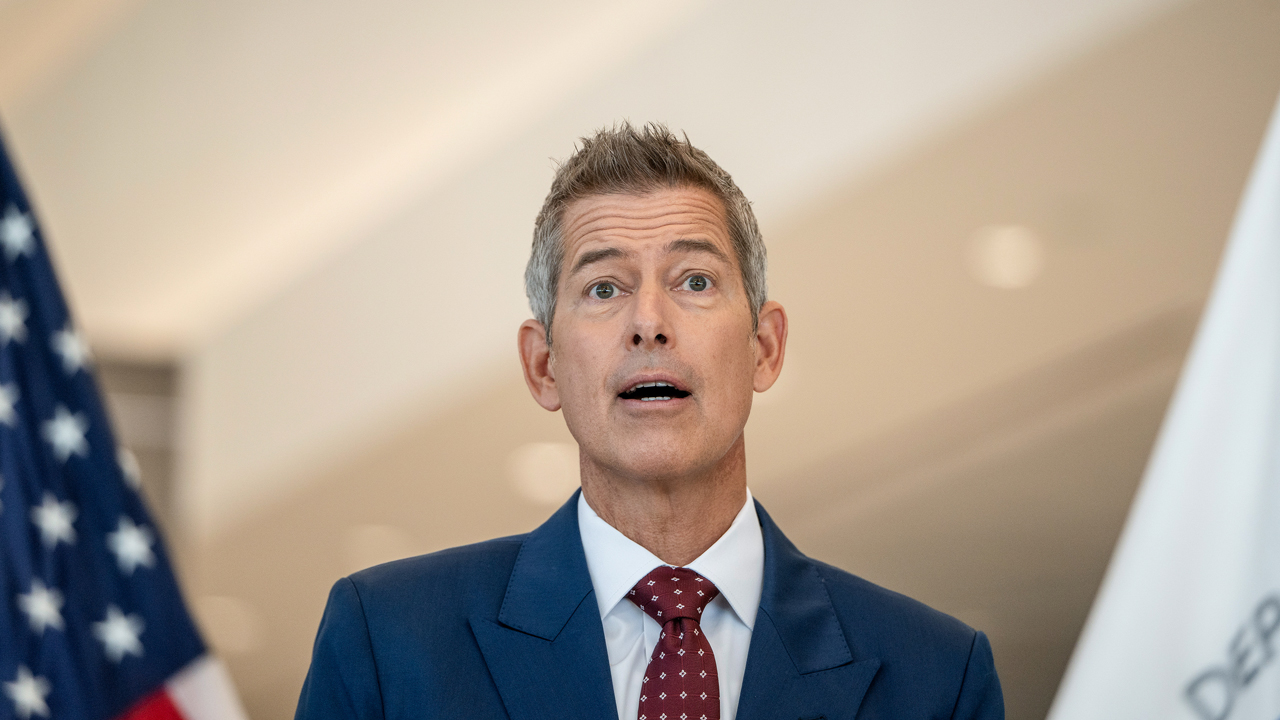 Ground stop issued at multiple D.C.-area airports after odor reported at FAA facility