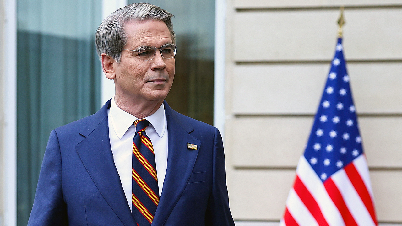 Bessent rules out government intervention in oil futures market during Iran war