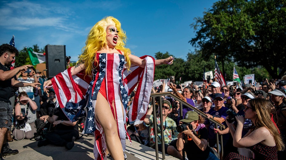 5th Circuit clears Texas to enforce drag show law in front of minors, Paxton claims ‘major win’