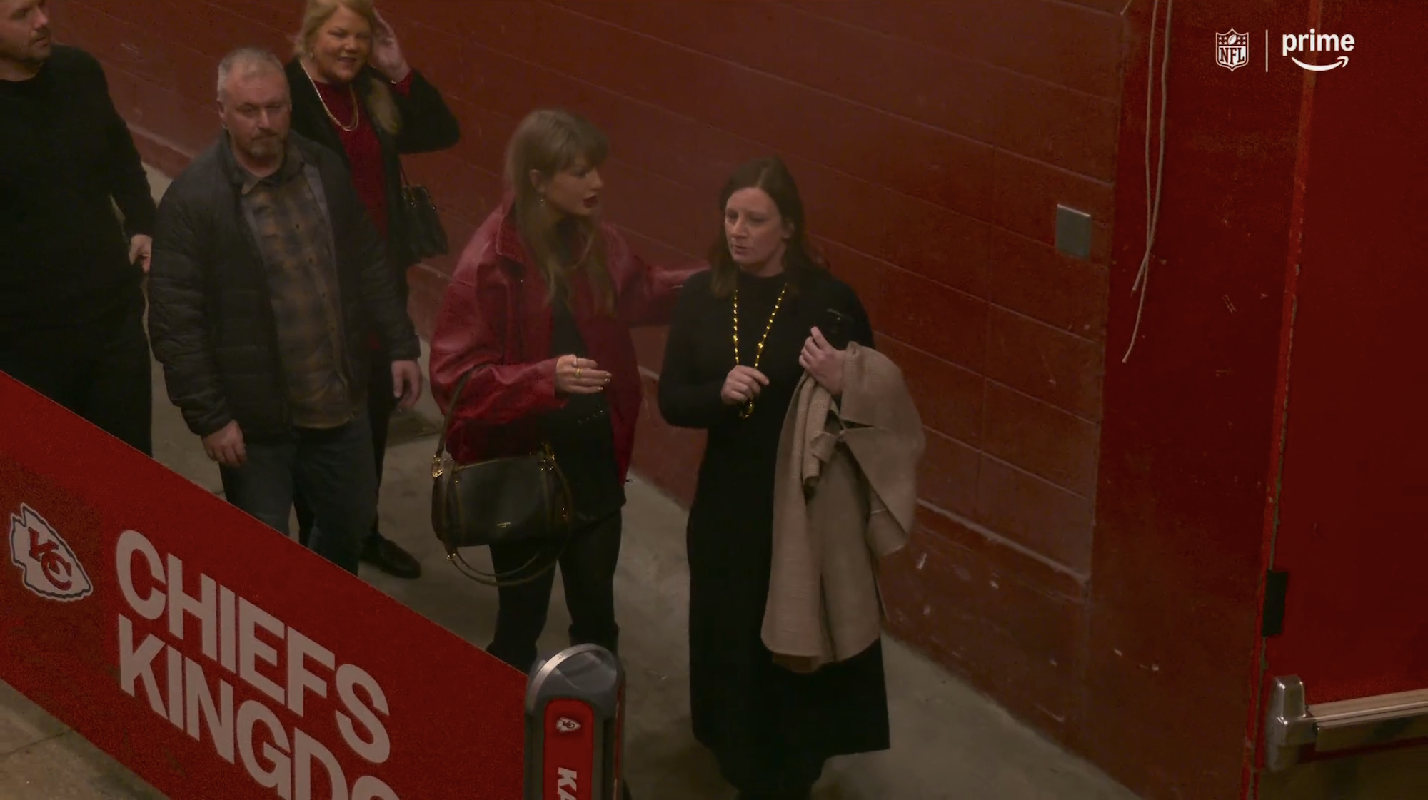 Taylor Swift Spends Christmas at Travis Kelce’s Last Home Game of Season