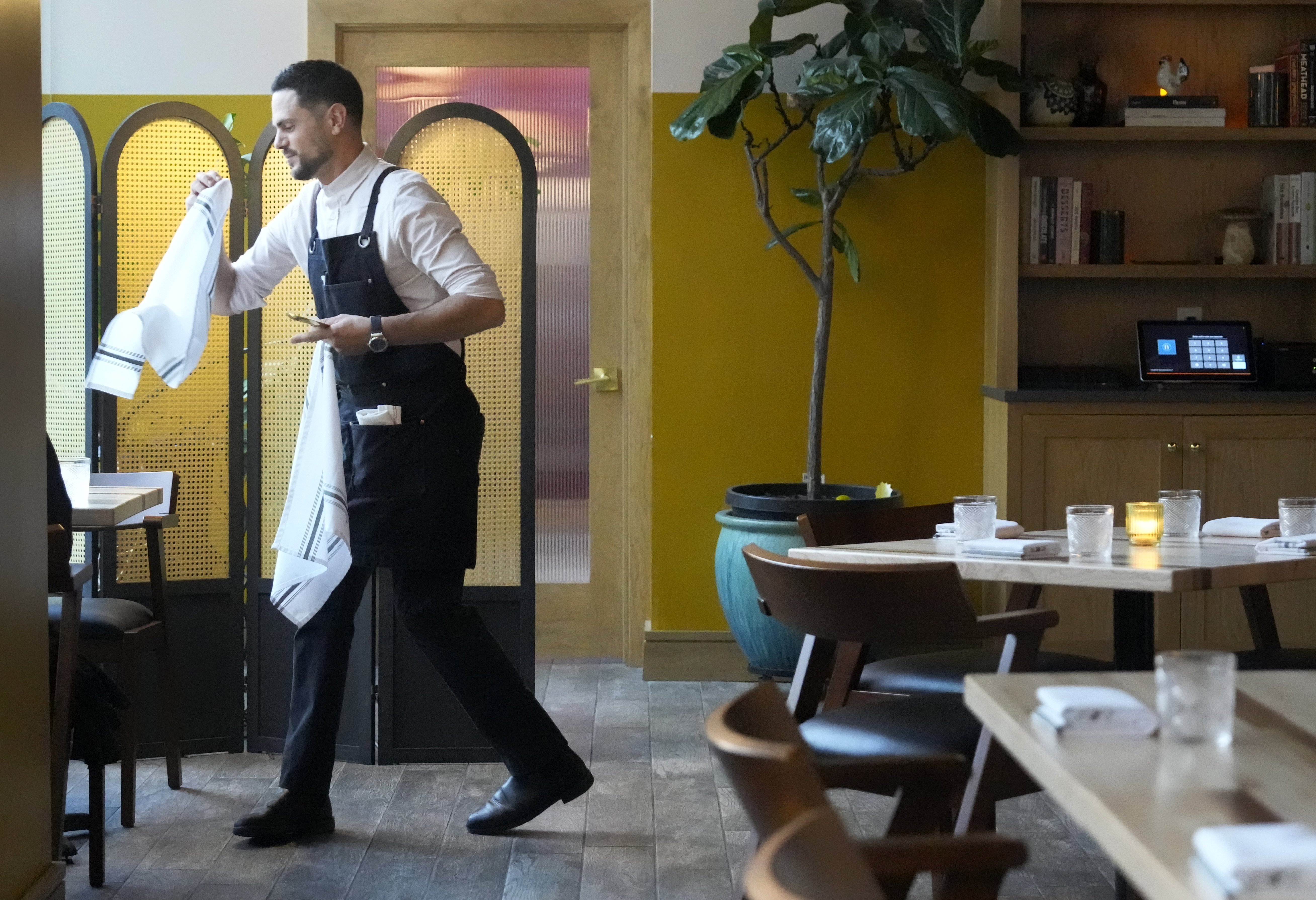 The big problem with “no tax on tips” 