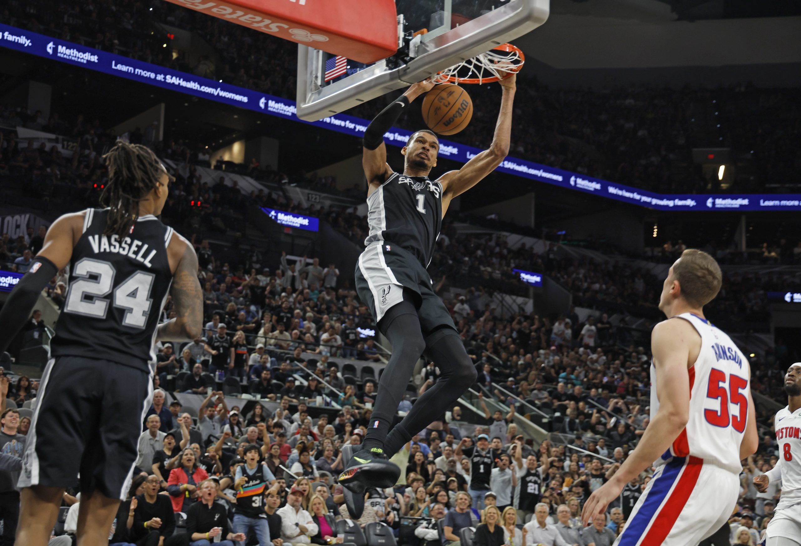 bet365 Bonus Code FOX365: Claim Your $150 Bonus When Betting $5 on Knicks vs Lakers, Rockets vs Spurs