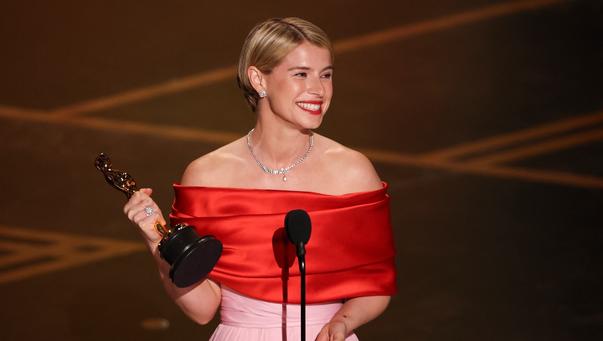 Jessie Buckley Dedicates Oscar Win to 'Chaos of a Mother's Heart'