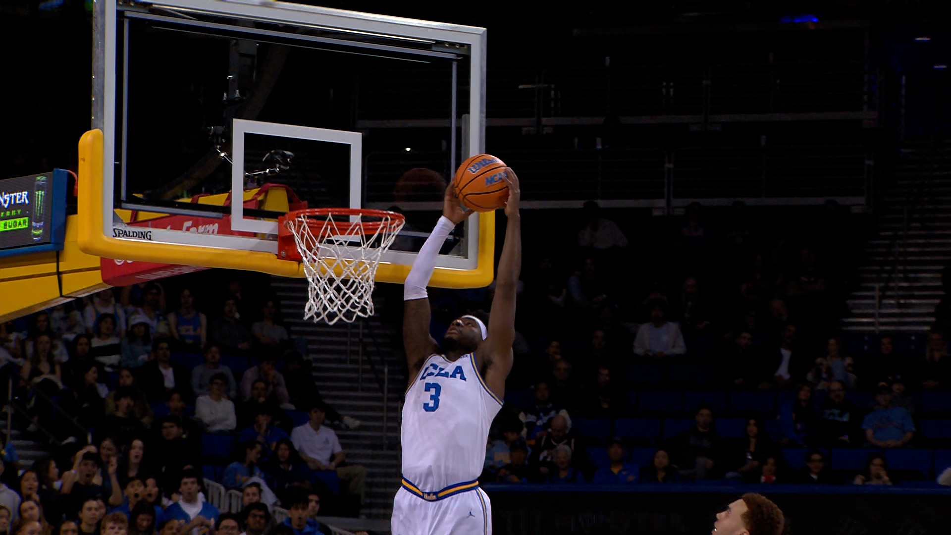 UCLA's Eric Dailey Jr. finishes alley-oop dunk vs. Maryland