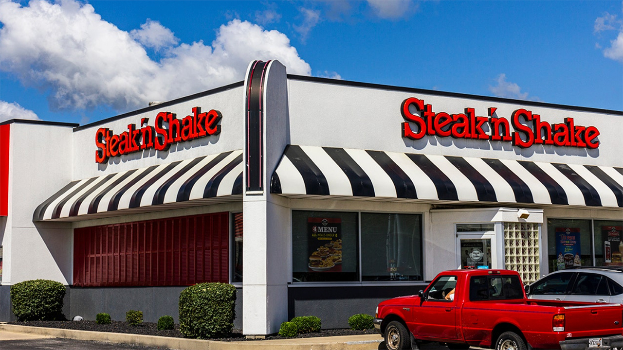 Steak 'n Shake announces installations of 'tallest and biggest' American flags at restaurants nationwide