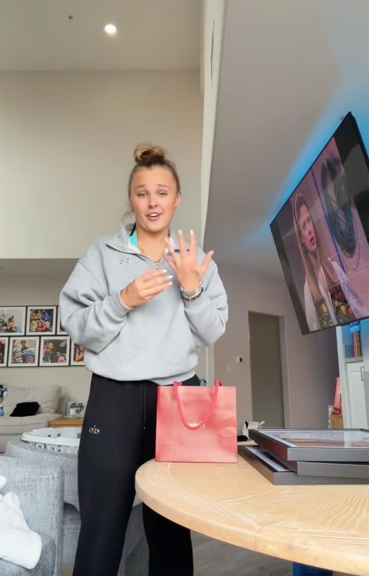 JoJo Siwa Shows Off Her New $2600 Cartier Ring From BF Chris Hughes