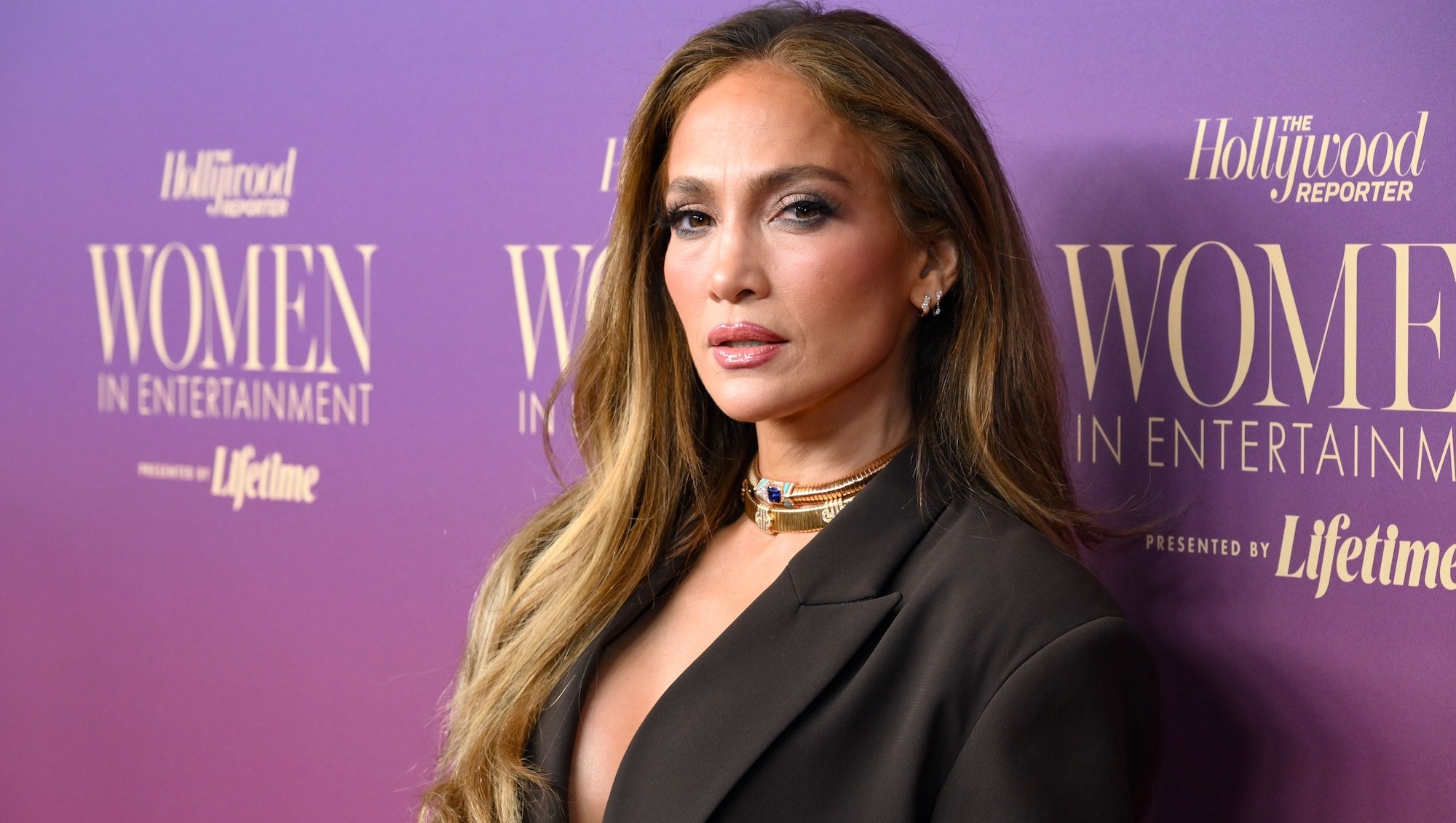 Jennifer Lopez's Chunky White Sneakers Are a Rich Mom Staple