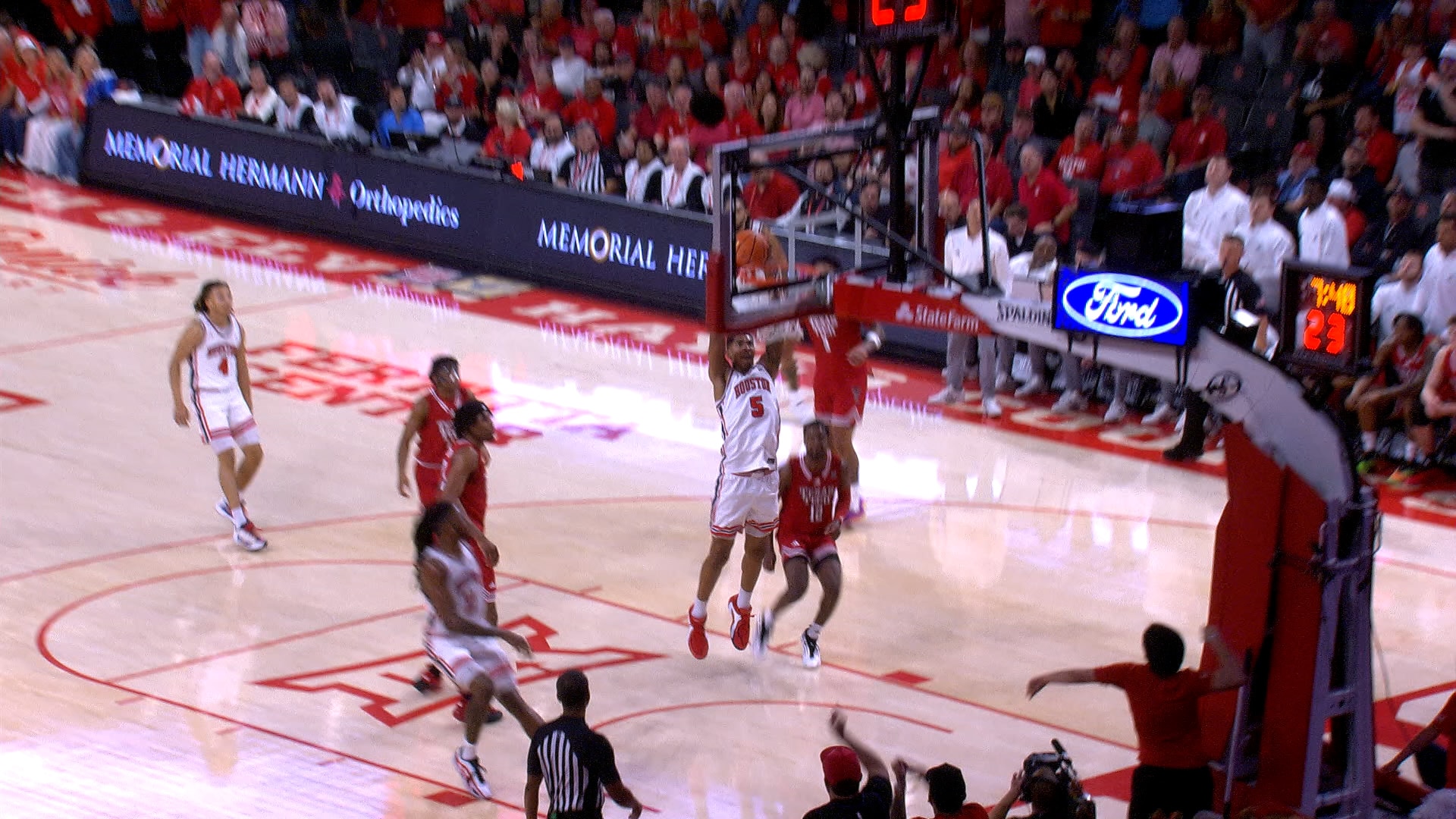 Chris Cenac Jr. throws down POWERFUL Two-Handed SLAM DUNK to give Houston a lead over Texas Tech