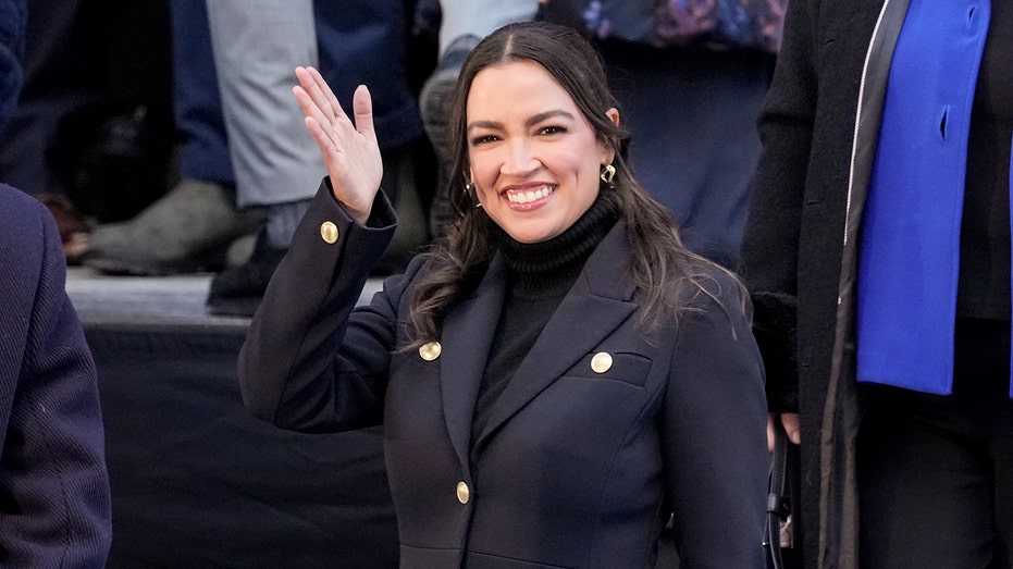 AOC says politicians, especially Democrats, should promise not to accept 'AI money'