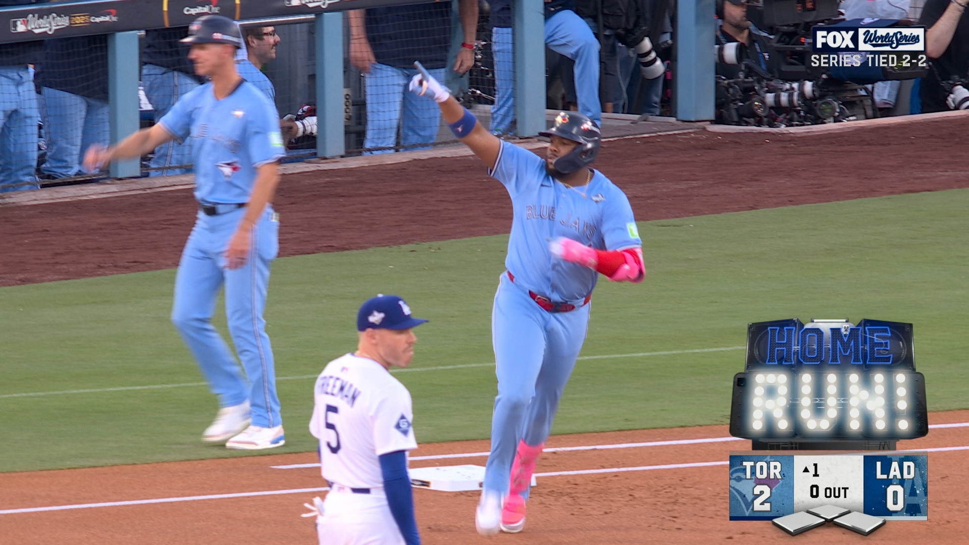 Davis Schneider &amp; Vladimir Guerrero Jr. hit back-to-back home runs to give Blue Jays early lead over Dodgers