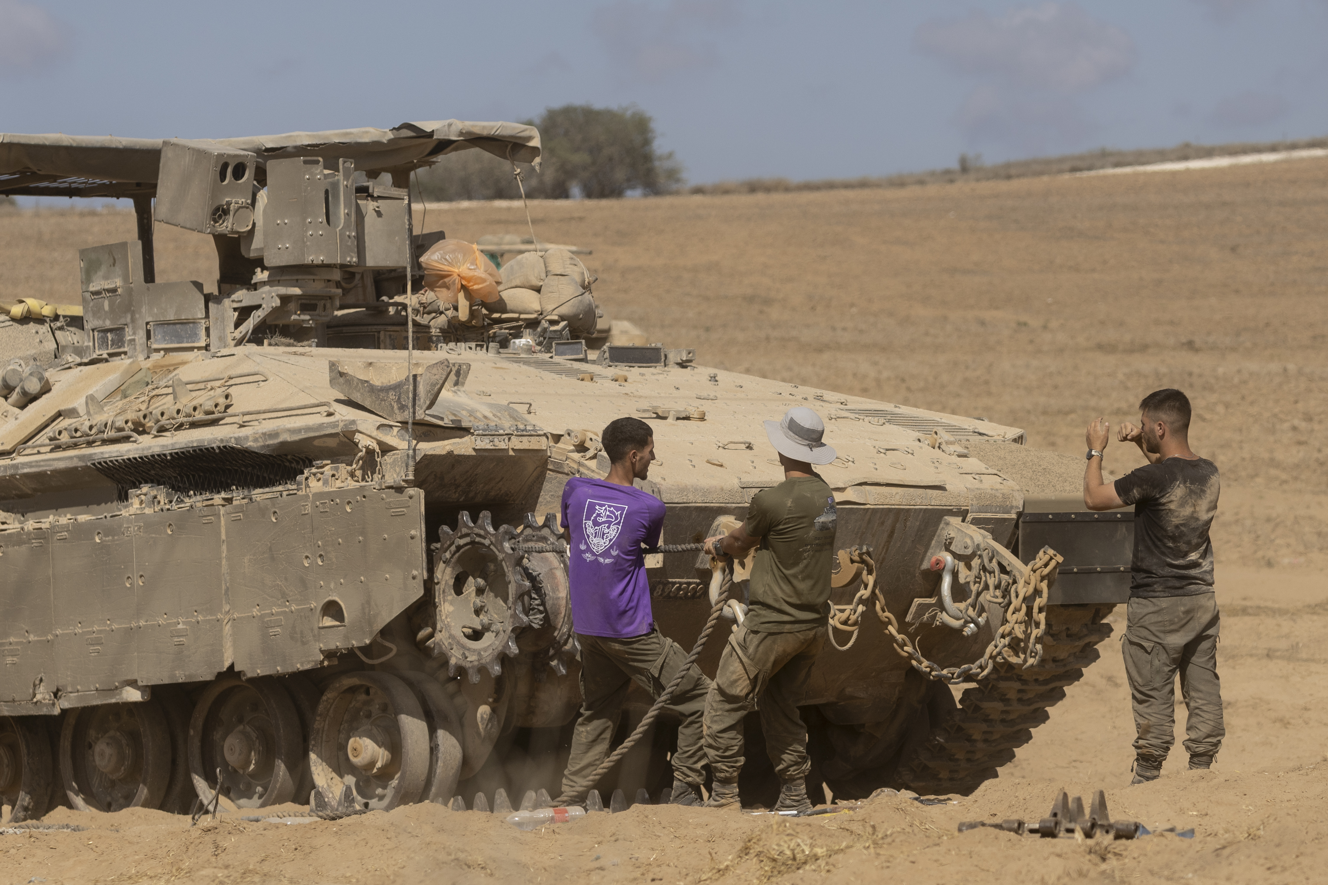 A few dozen Hamas fighters, trapped underground, could doom the Gaza ceasefire