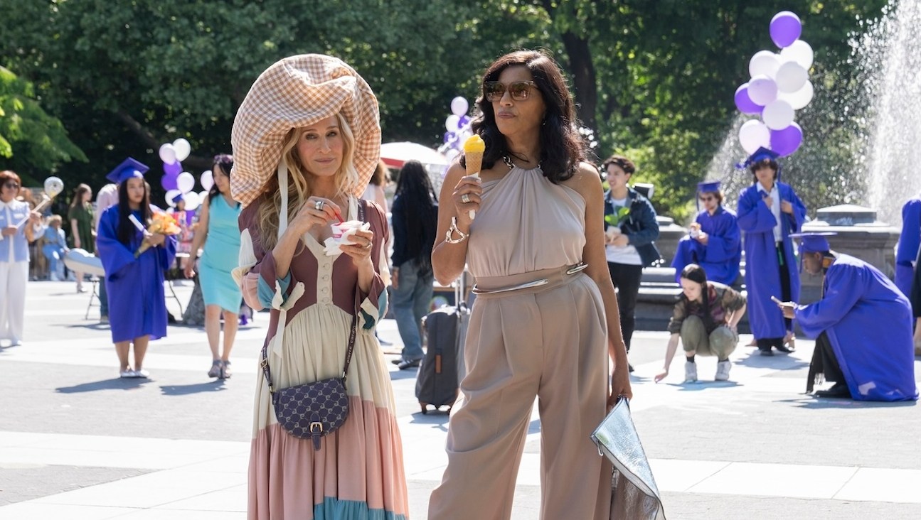 Sarah Jessica Parker Admits to Fighting for Viral Bonnet-Style ‘AJLT’ Hat