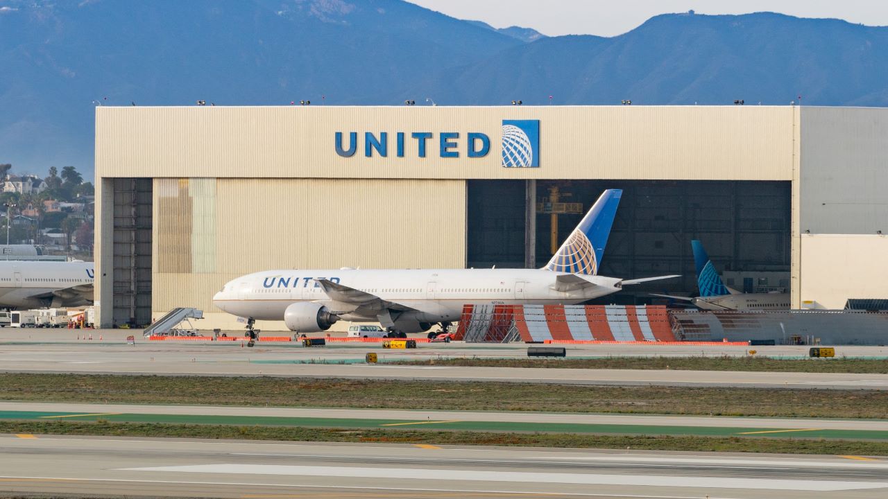 United Airlines says less uncertainty opens door to 'strong finish' to 2025