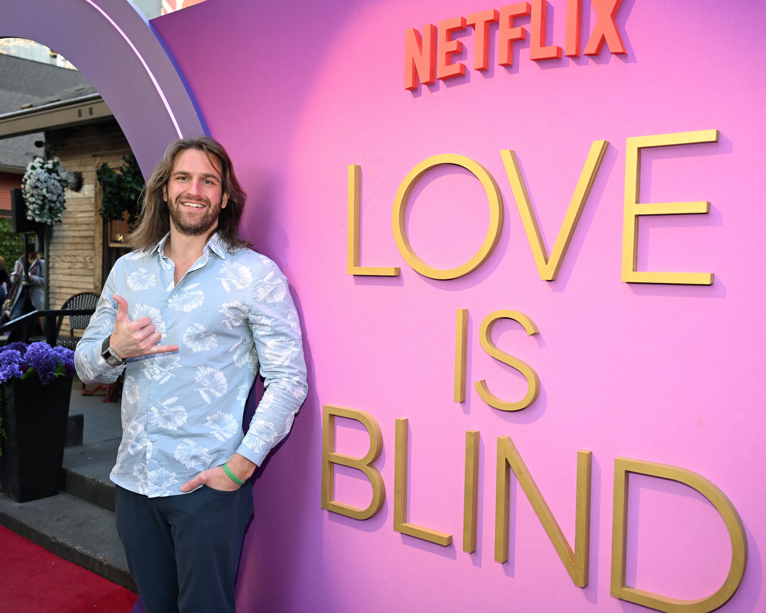 'Love Is Blind' Stars Sara and Joey Confirm Relationship With a Kiss