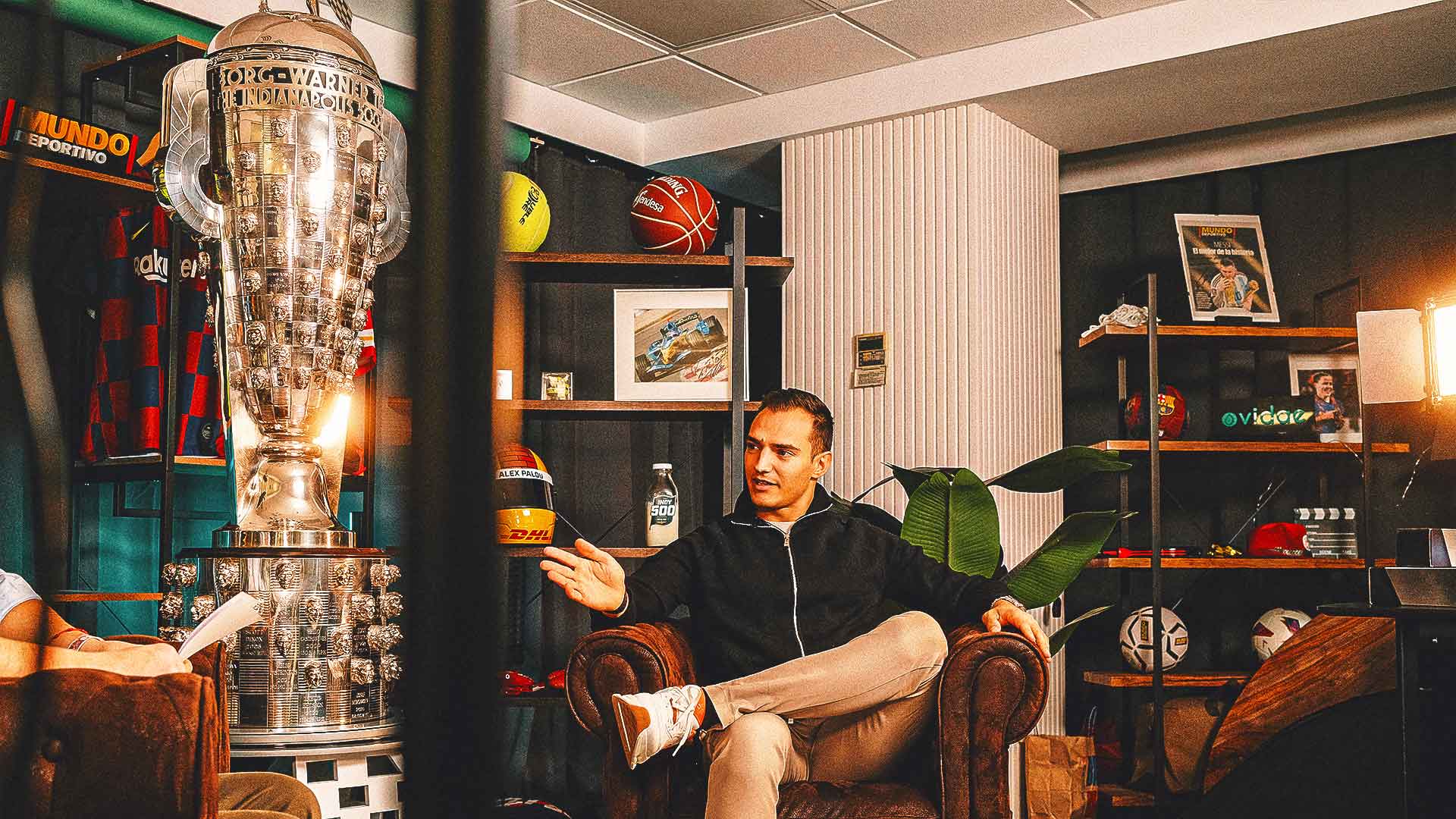 Alex Palou Takes Indy 500 Trophy on 'Super Special' Visit to Spain