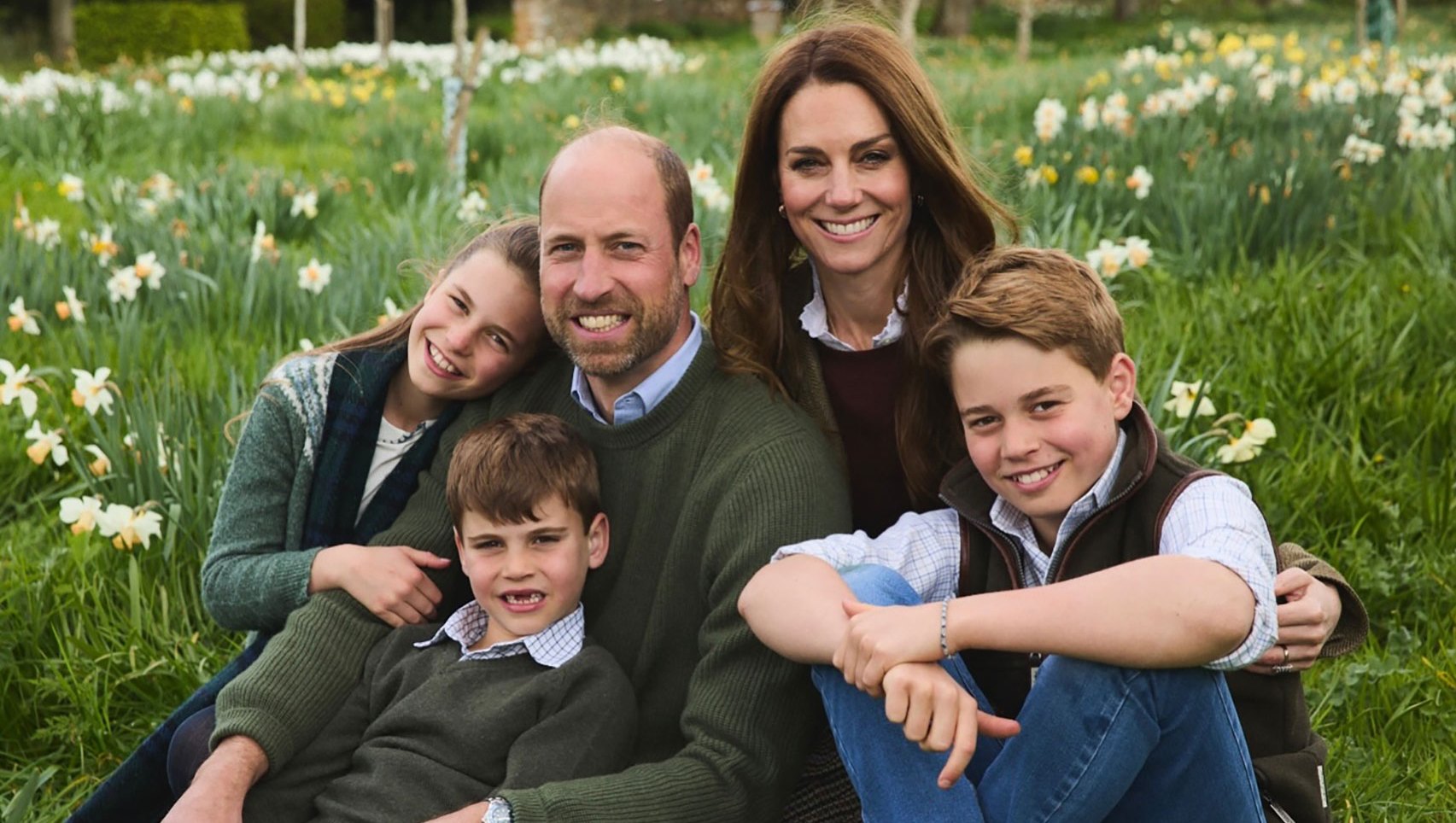 William, Kate and Their Kids Are a Picture-Perfect Family in Holiday Card
