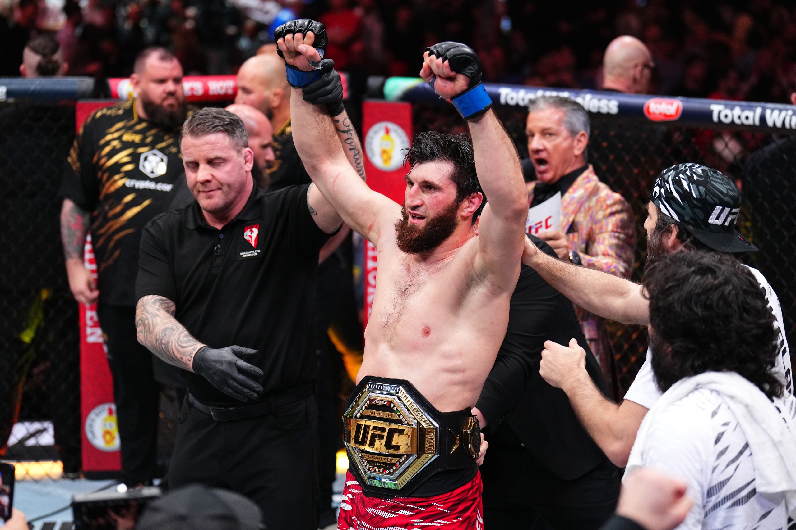 DraftKings UFC Promo: New DraftKings Customers Bet $5, Get $200 on UFC 320