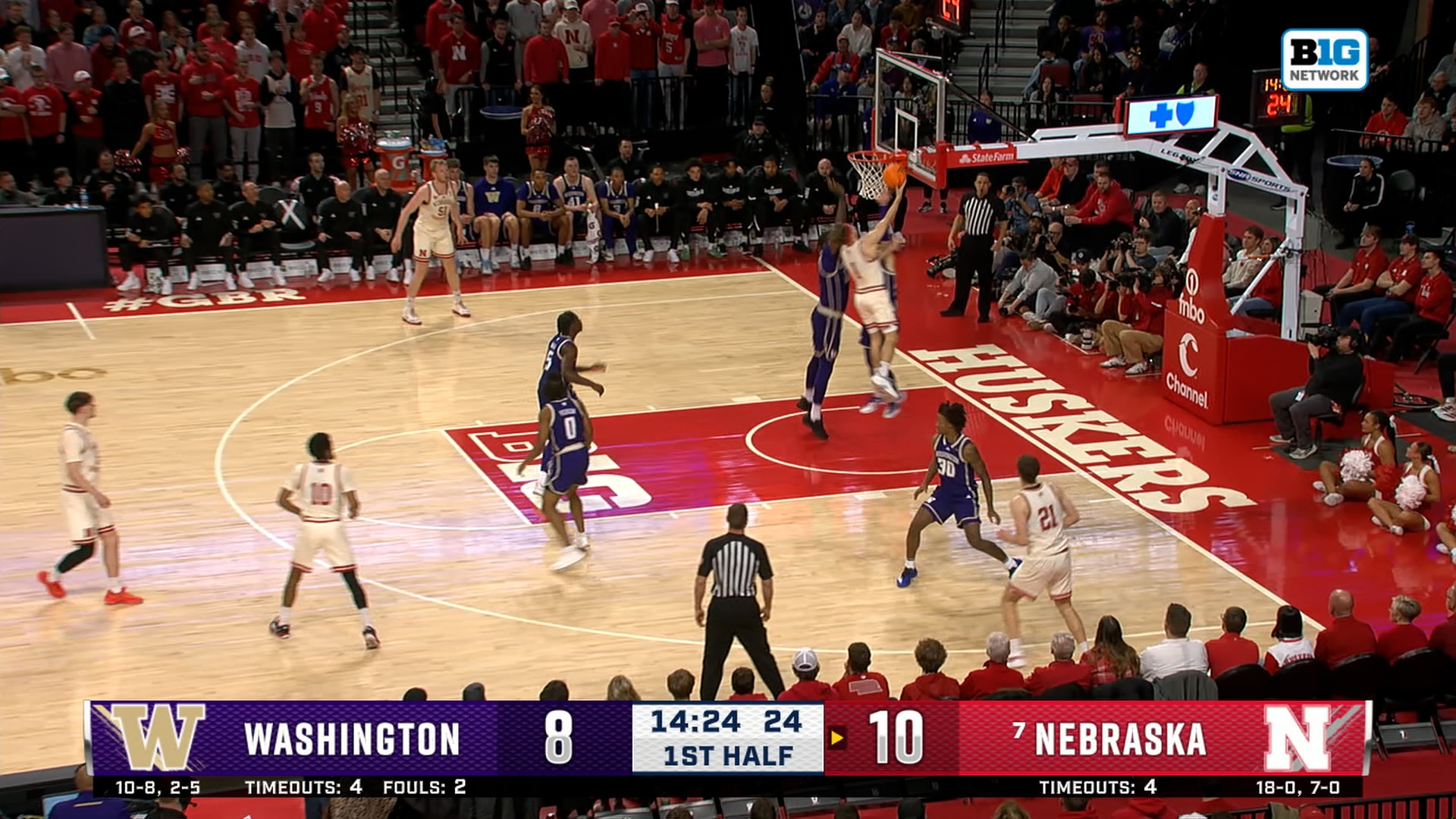 Sam Hoiberg finishes tough lay-up, extending No. 7 Nebraska's lead over Washington