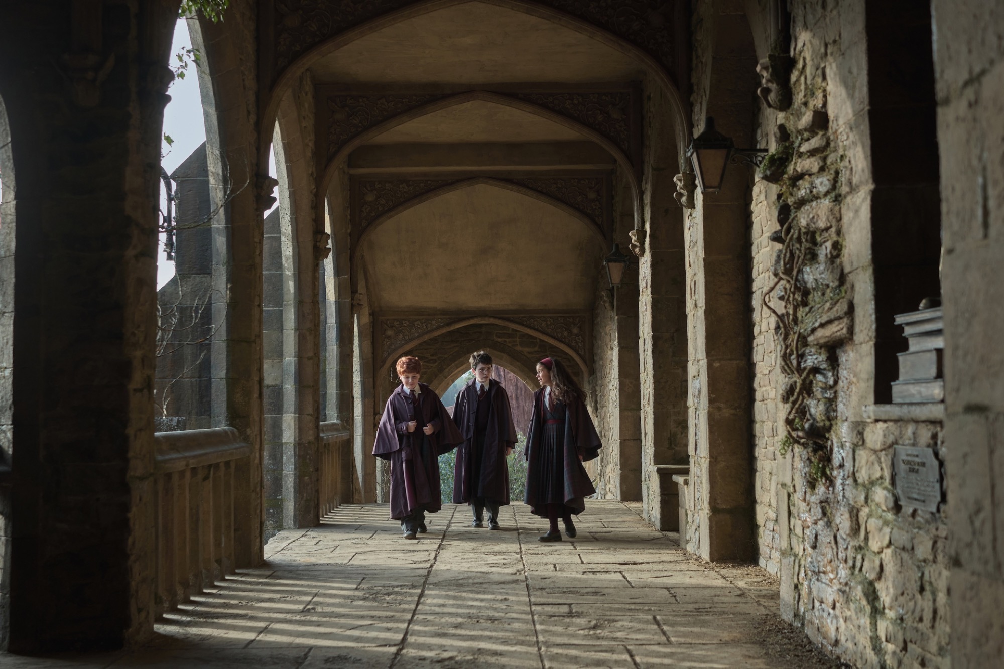 'Harry Potter' TV Show 1st Look: Harry, Ron and Hermione Arrive at Hogwarts