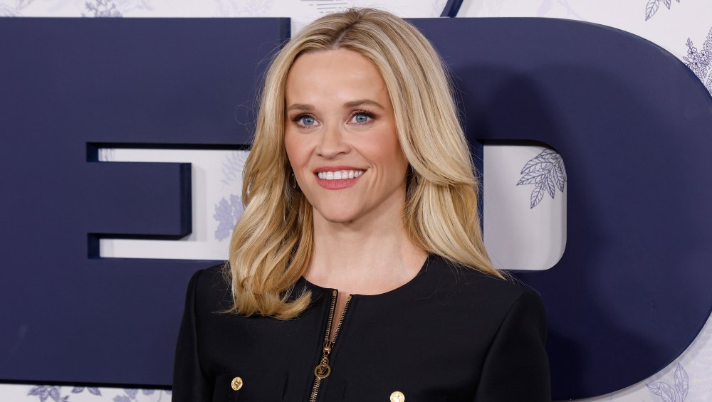 Reese Witherspoon Wears the Cool-Girl Sneakers Shoppers Rave Are 'Good for Walking'
