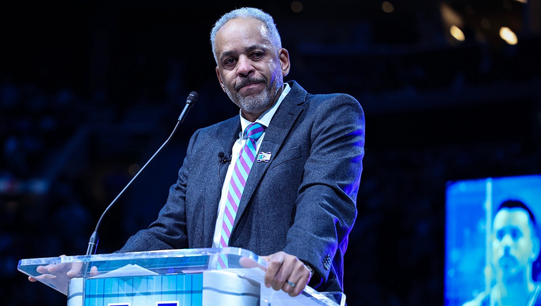 Dell Curry, Father of Stephen Curry, Cries as Hornets Retire His Number