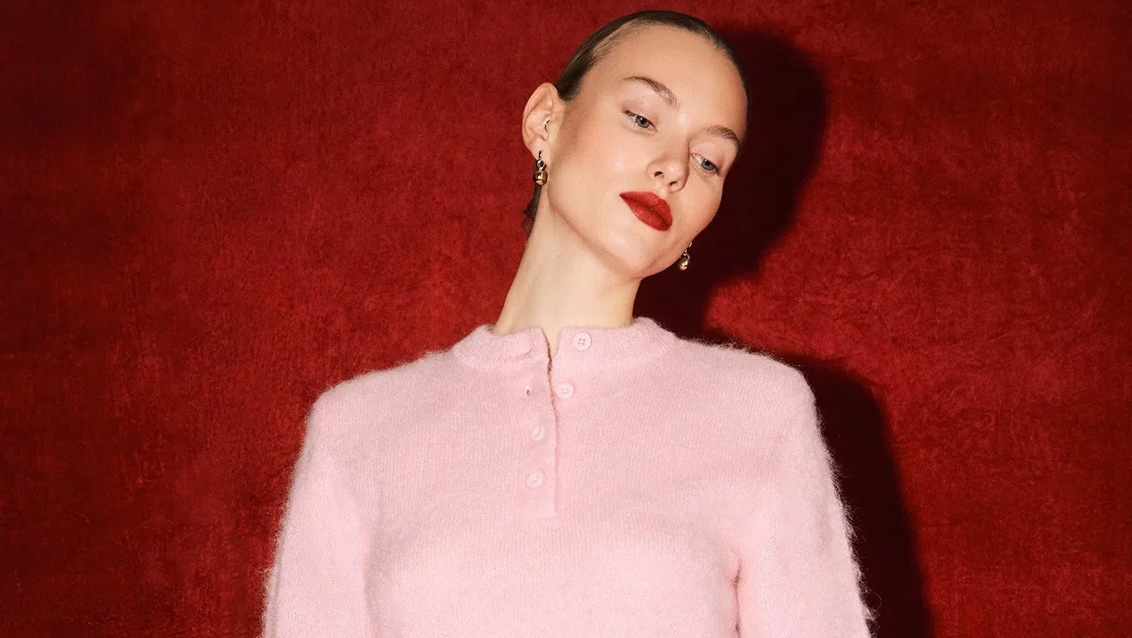 Enter Your New York Rich Mom Era in This Classy Wear-Everywhere Sweater