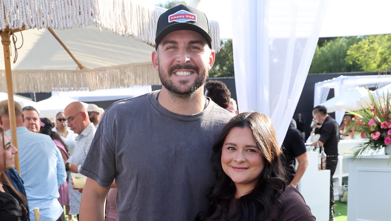 Dodgers Family Rallies Around Alex Vesia After His Baby Daughter's Death