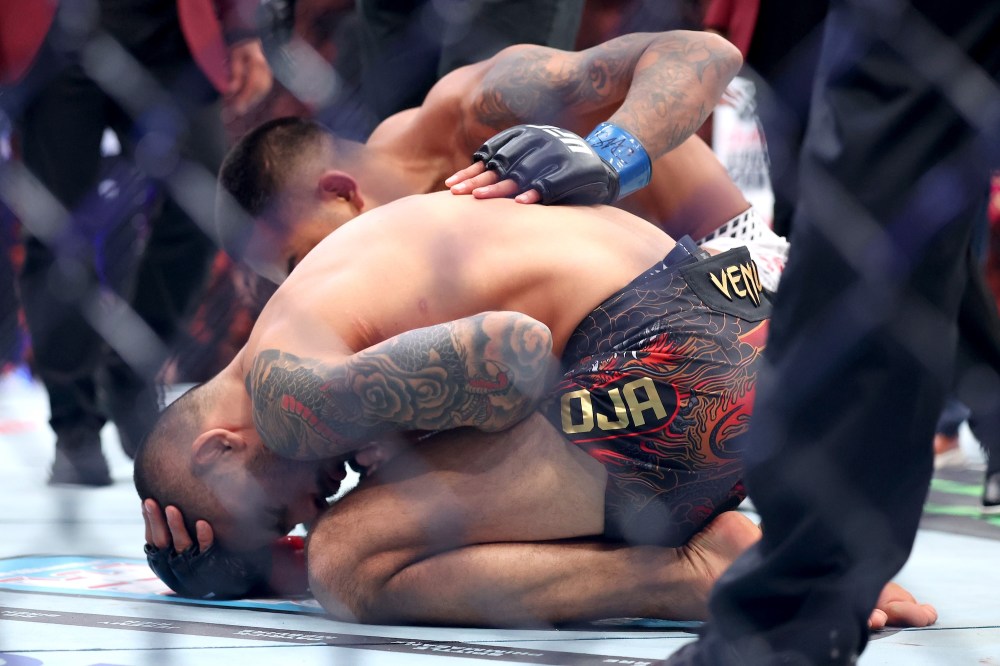 UFC Fighter Alexandre Pantoja Suffers Grotesque Elbow Injury Early In Match