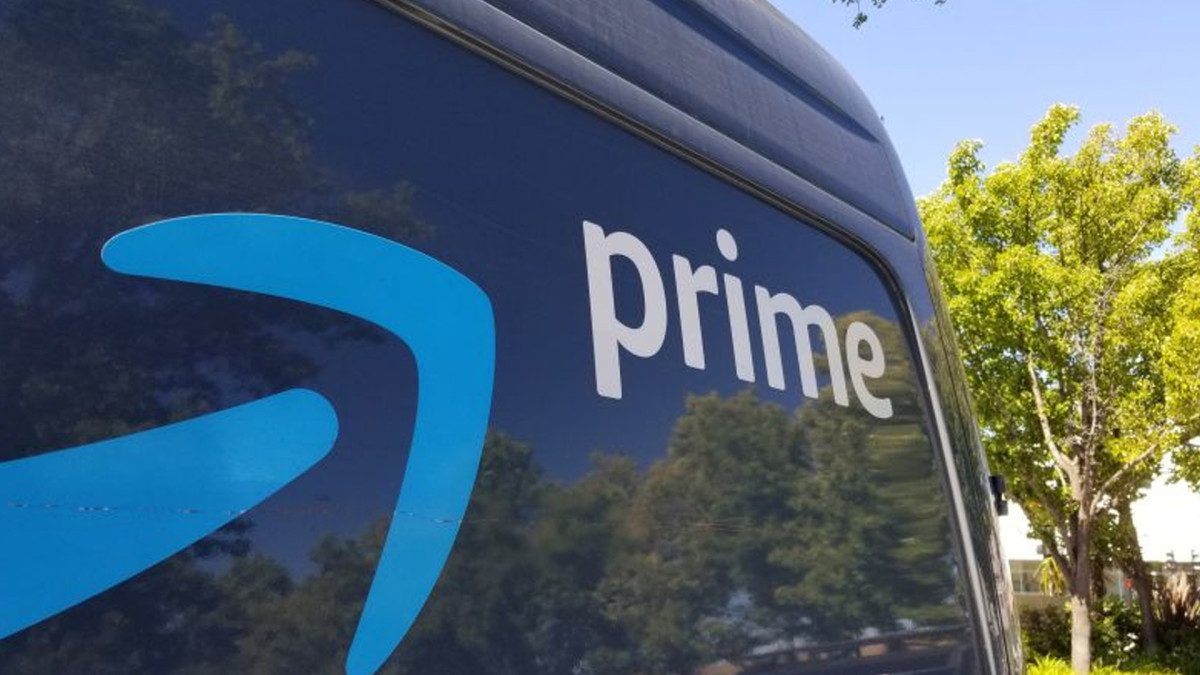 Amazon is selling a $160 portable Bluetooth speaker for $35 that's 'loud, clear, and built to party'