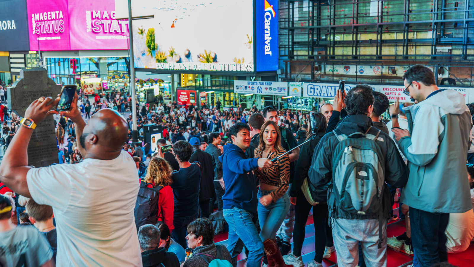 'America's Worst Tourist Trap' Is A World-Famous New York Destination With Constant Crowds
