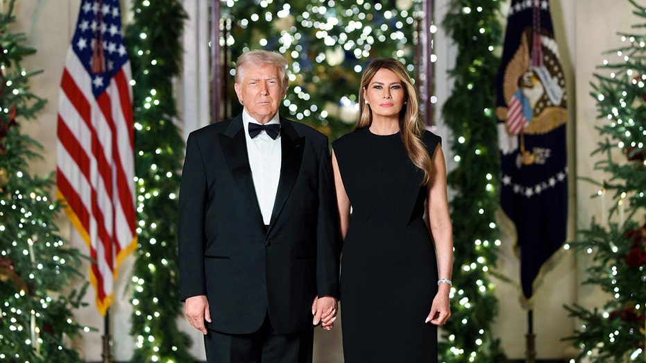 Trump and first lady go all black for official White House Christmas portrait photo