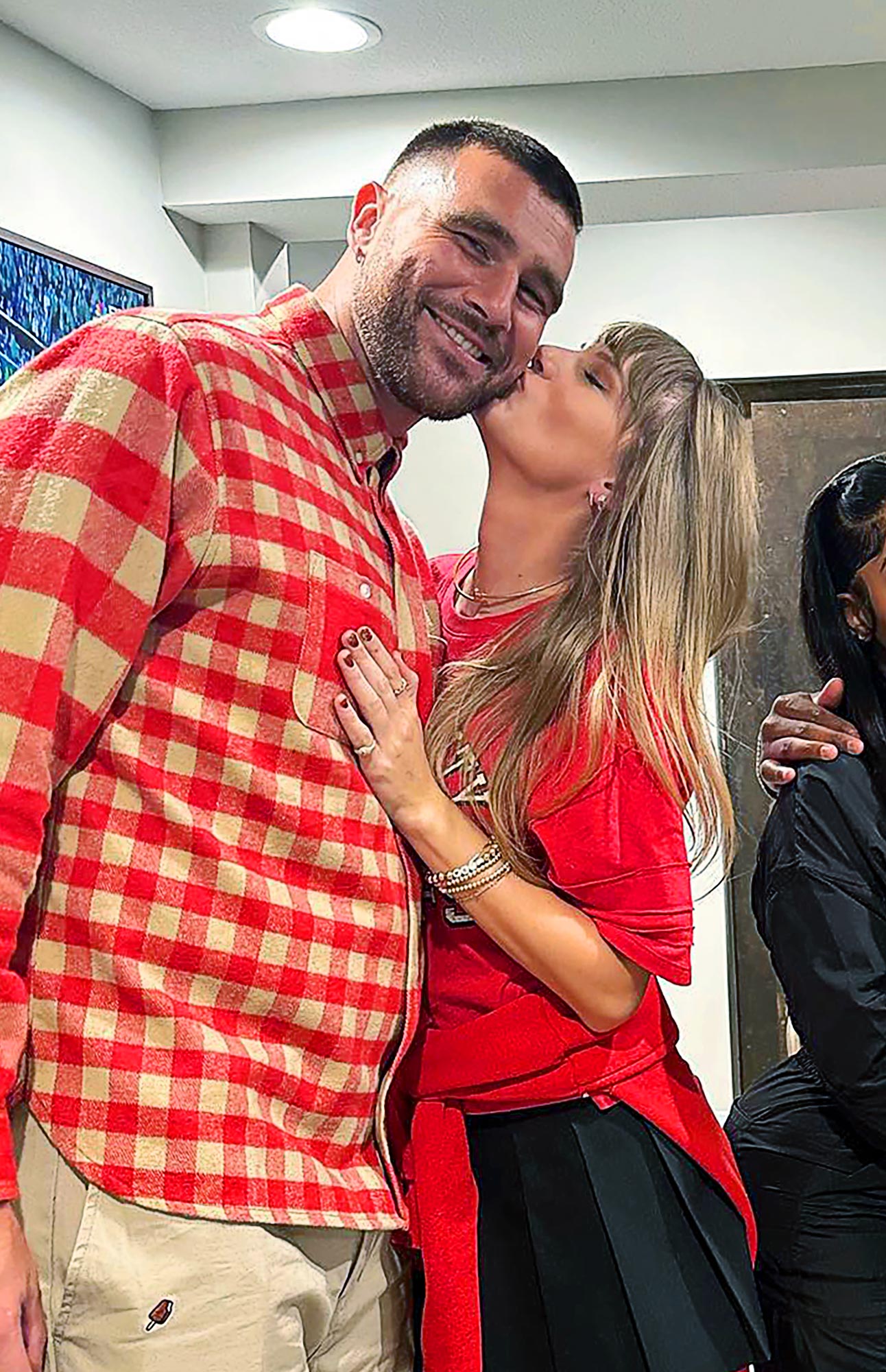 Taylor Swift and Travis Kelce’s Relationship Timeline Before Engagement