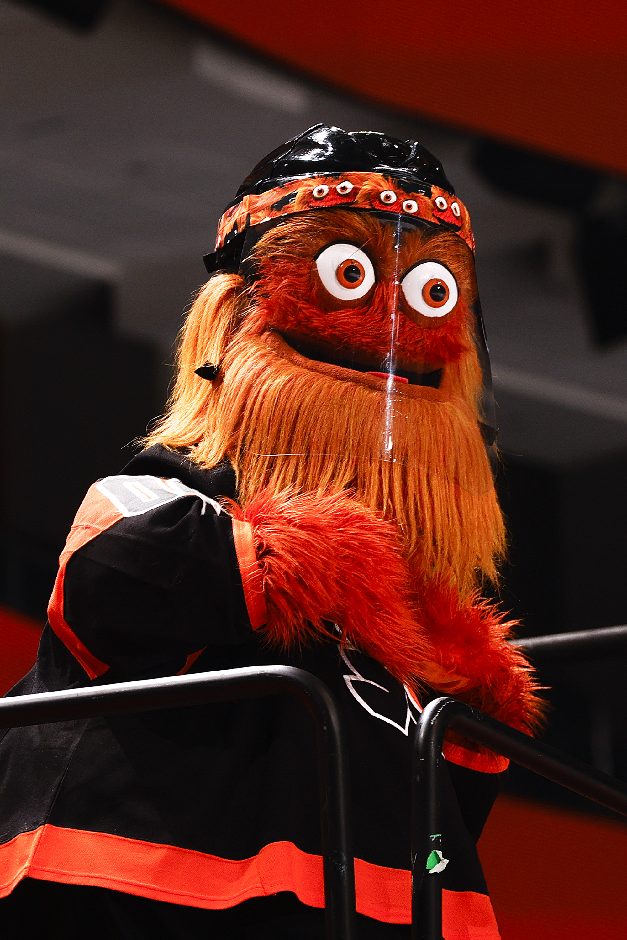Gritty Sneaks Up on a Toddler at a Flyers Game and Gets Smacked in Mouth