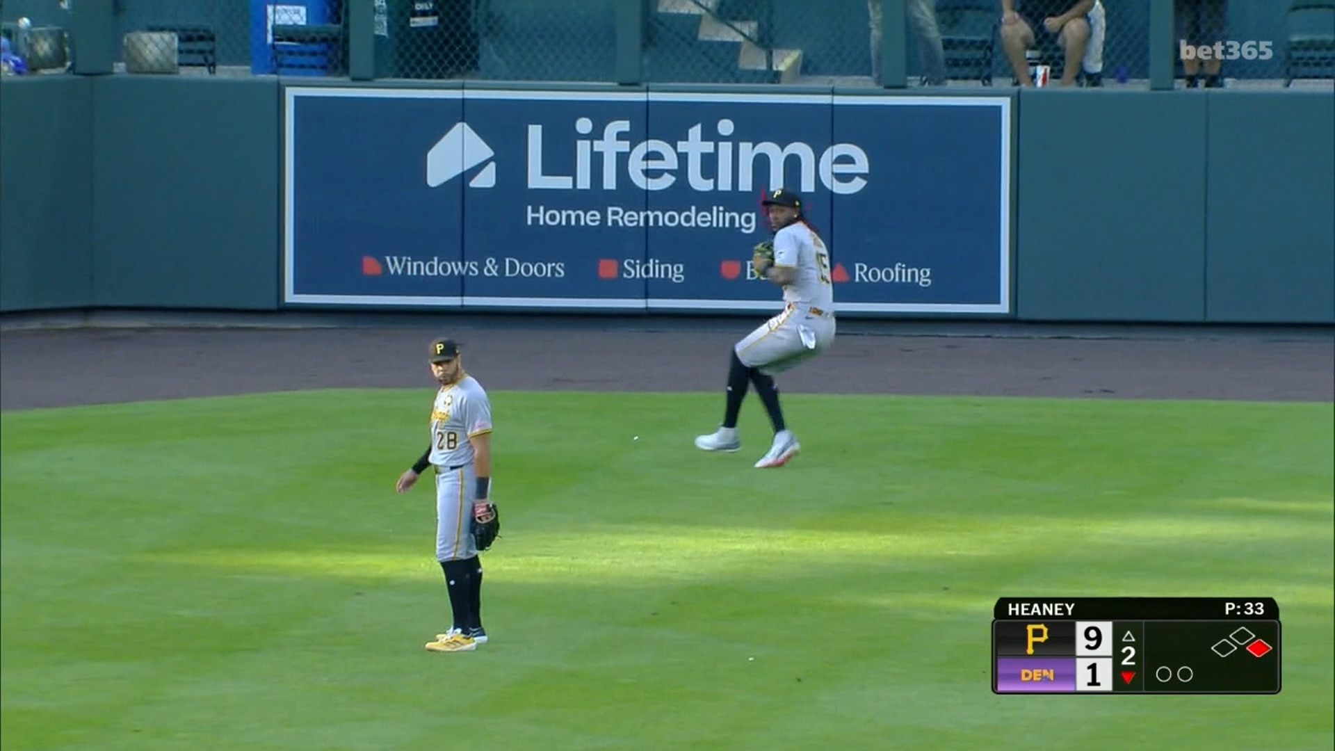 Pirates' Oneil Cruz makes incredible throw to tag out runner vs. Rockies