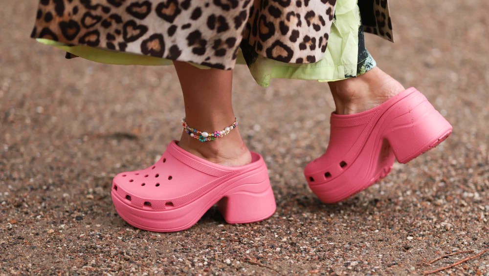 You’d Never Believe That These Cute Late-Summer Shoes Are Actually Crocs