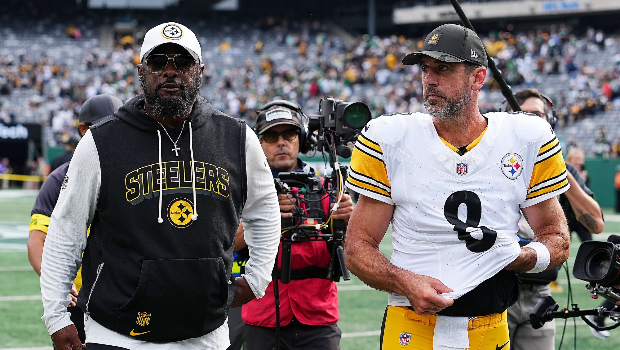 Steelers’ Mike Tomlin Shades Aaron Rodgers With Blunt Take on His Game