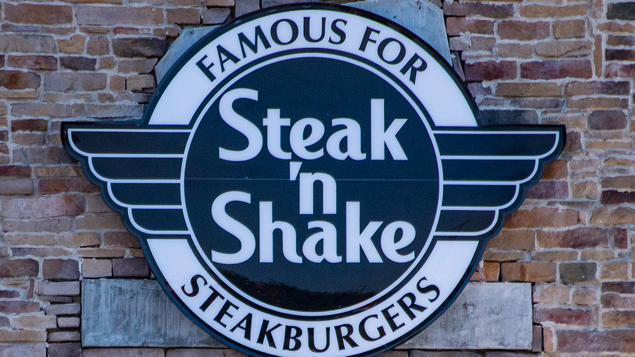 Steak 'n Shake slams Cracker Barrel CEO for eliminating 'old-timer' from logo: 'We take pride in our history'