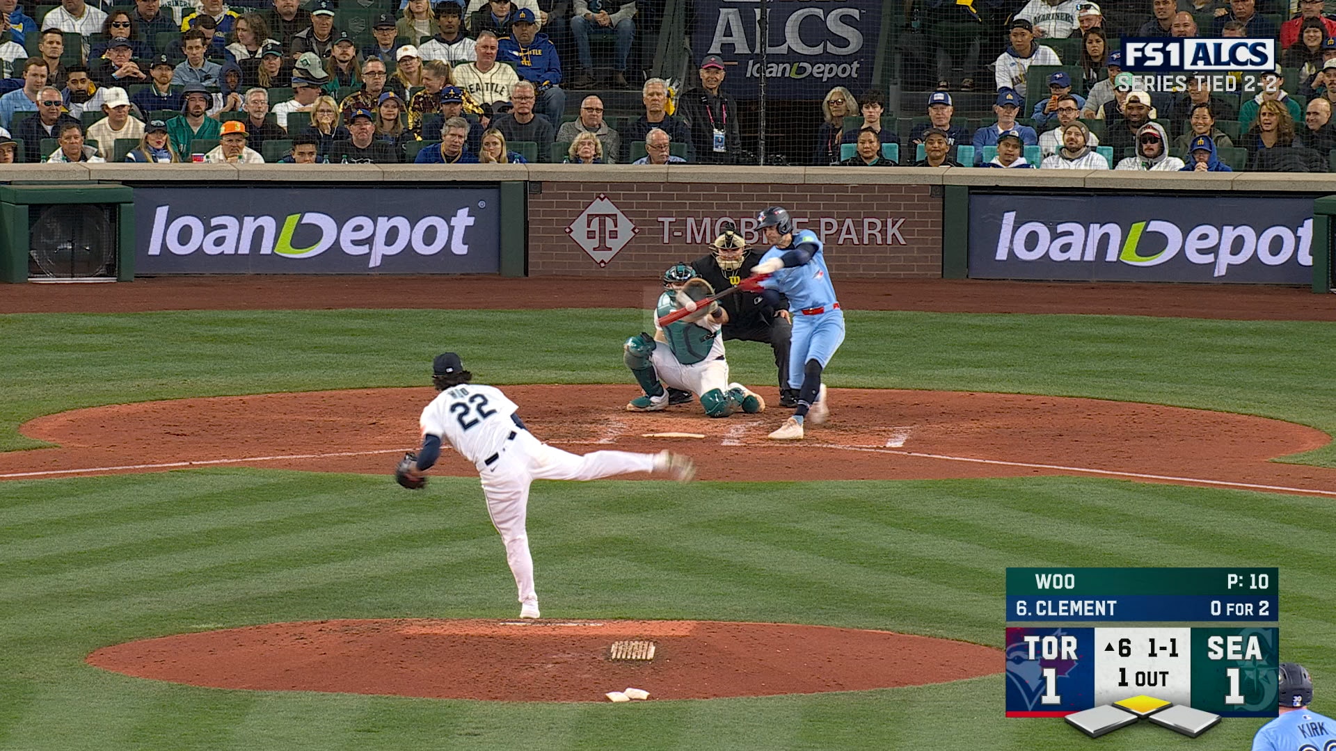 Ernie Clement drives in run, giving Blue Jays lead over Mariners