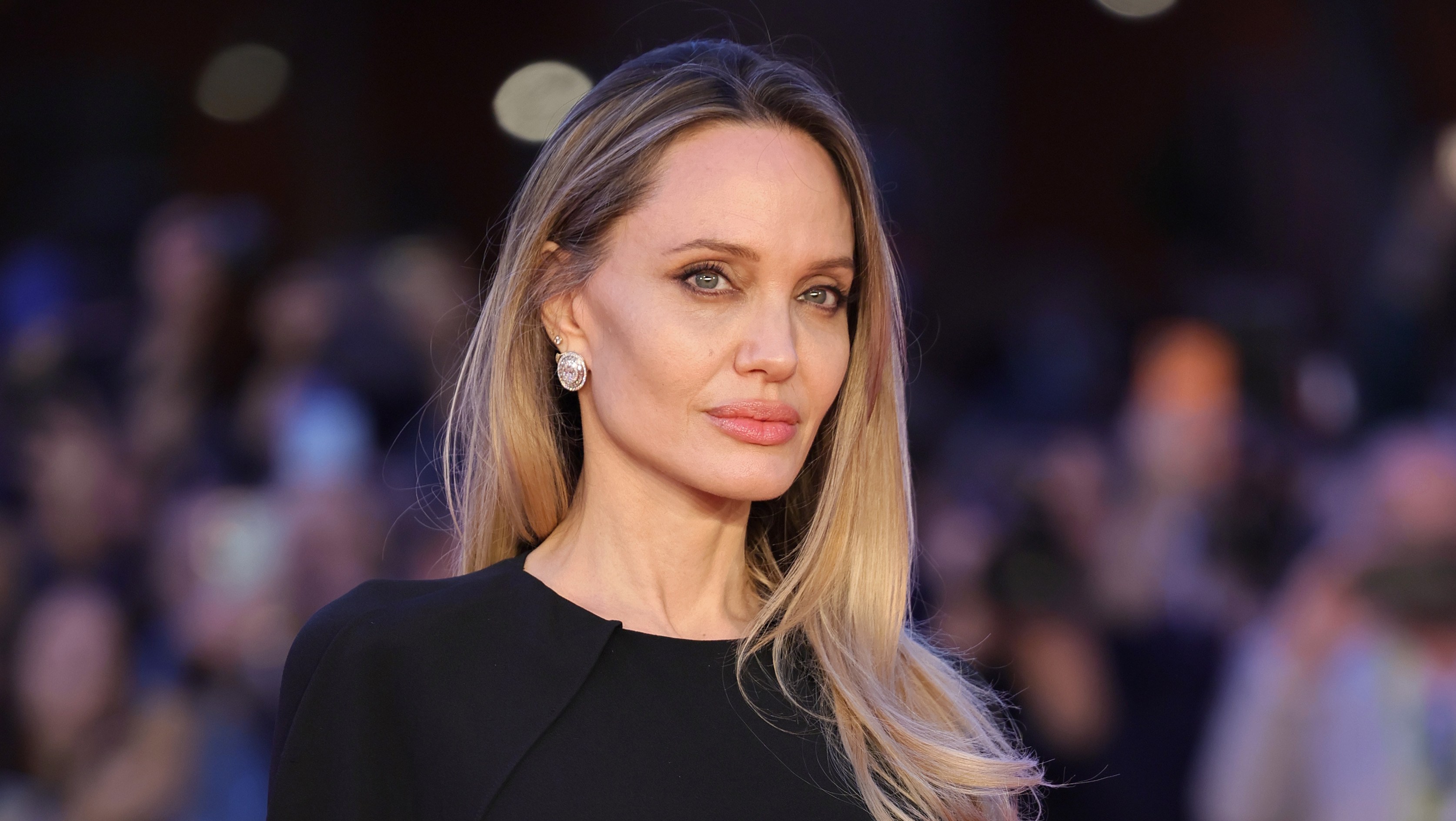 Years Later, Angelina Jolie's Printed Tote Look Is Still So Chic — Just $33