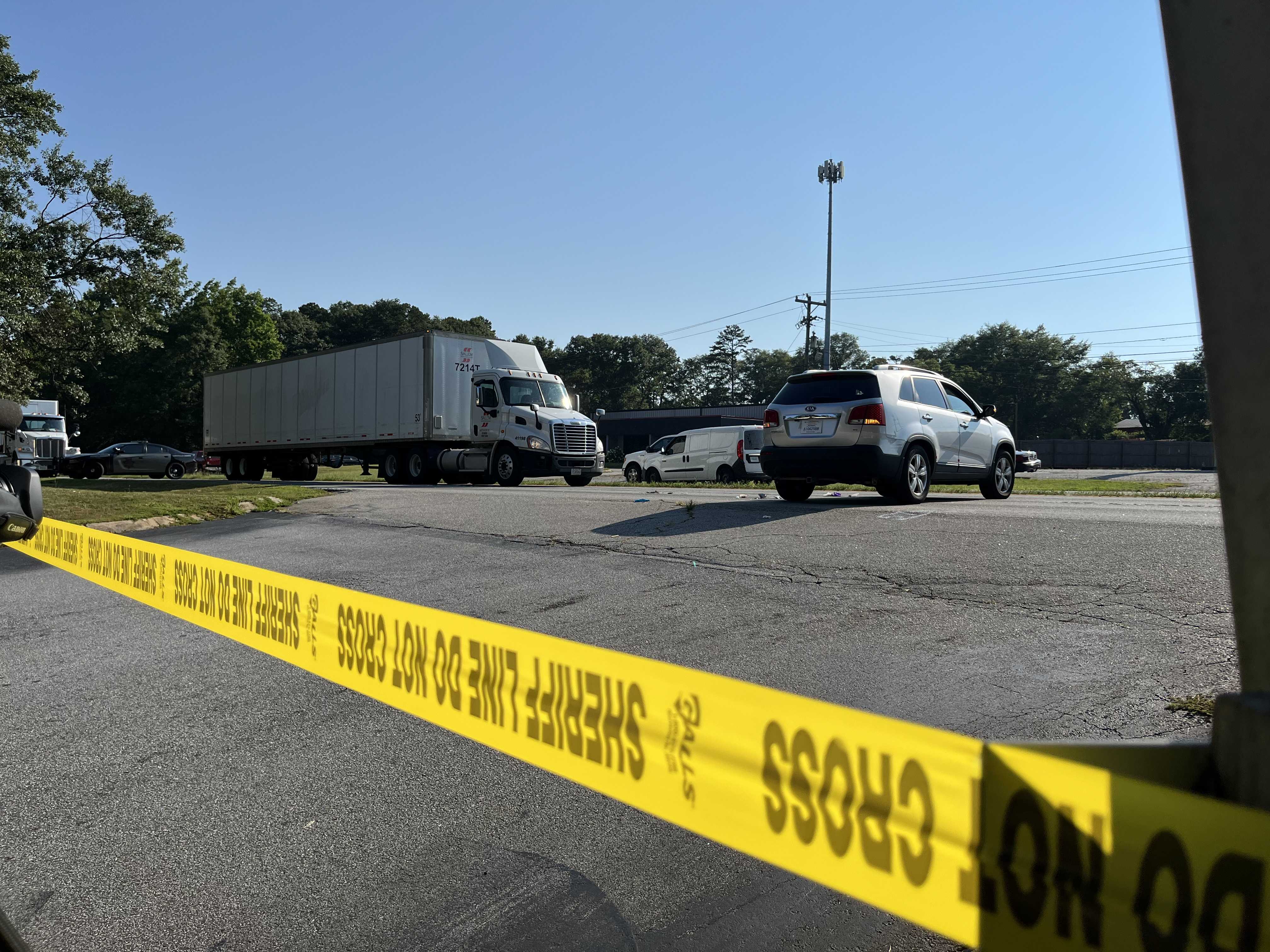 Man found shot in car outside Greenville County apartment complex, deputies say