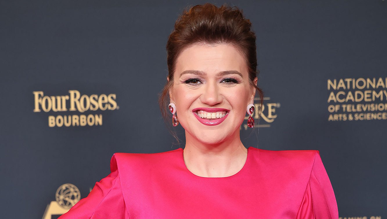 Kelly Clarkson Reveals Ex-Husband Is 'Ill,' Postpones Vegas Residency