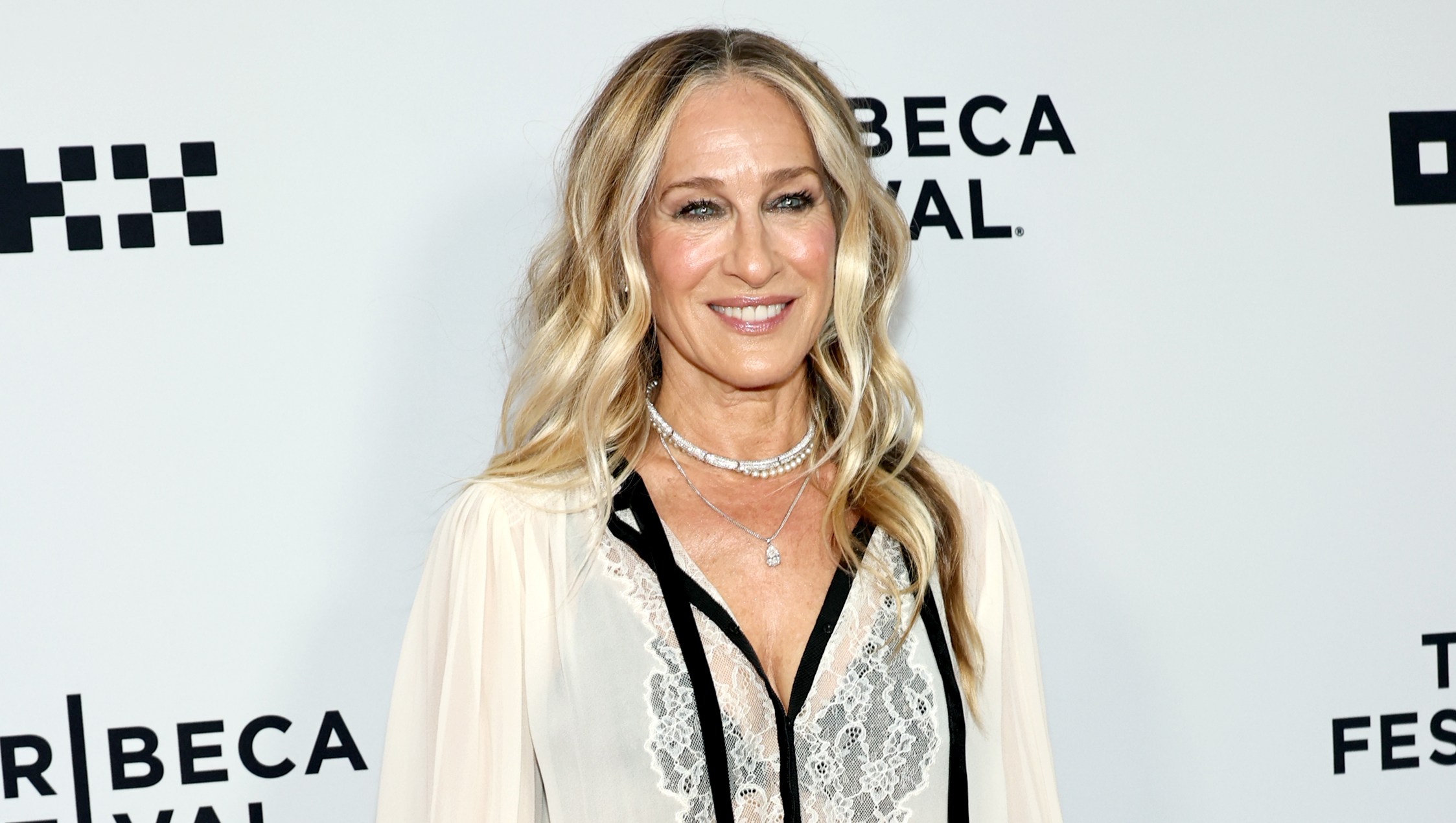 Sarah Jessica Parker's Woven Bag Style Is Incredibly Chic