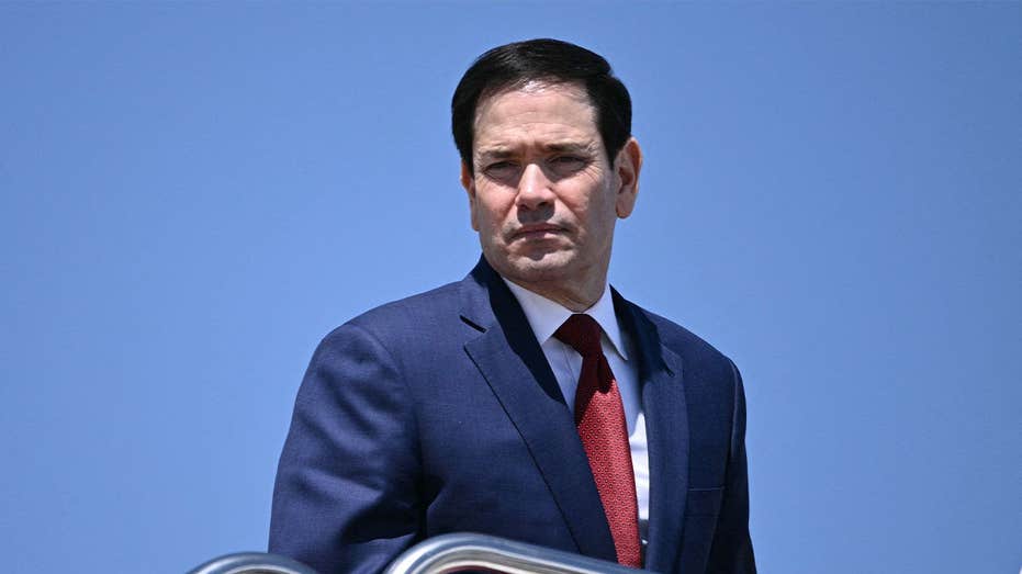 Marco Rubio spotted in Nike tracksuit aboard Air Force One during trip to China, igniting memes online