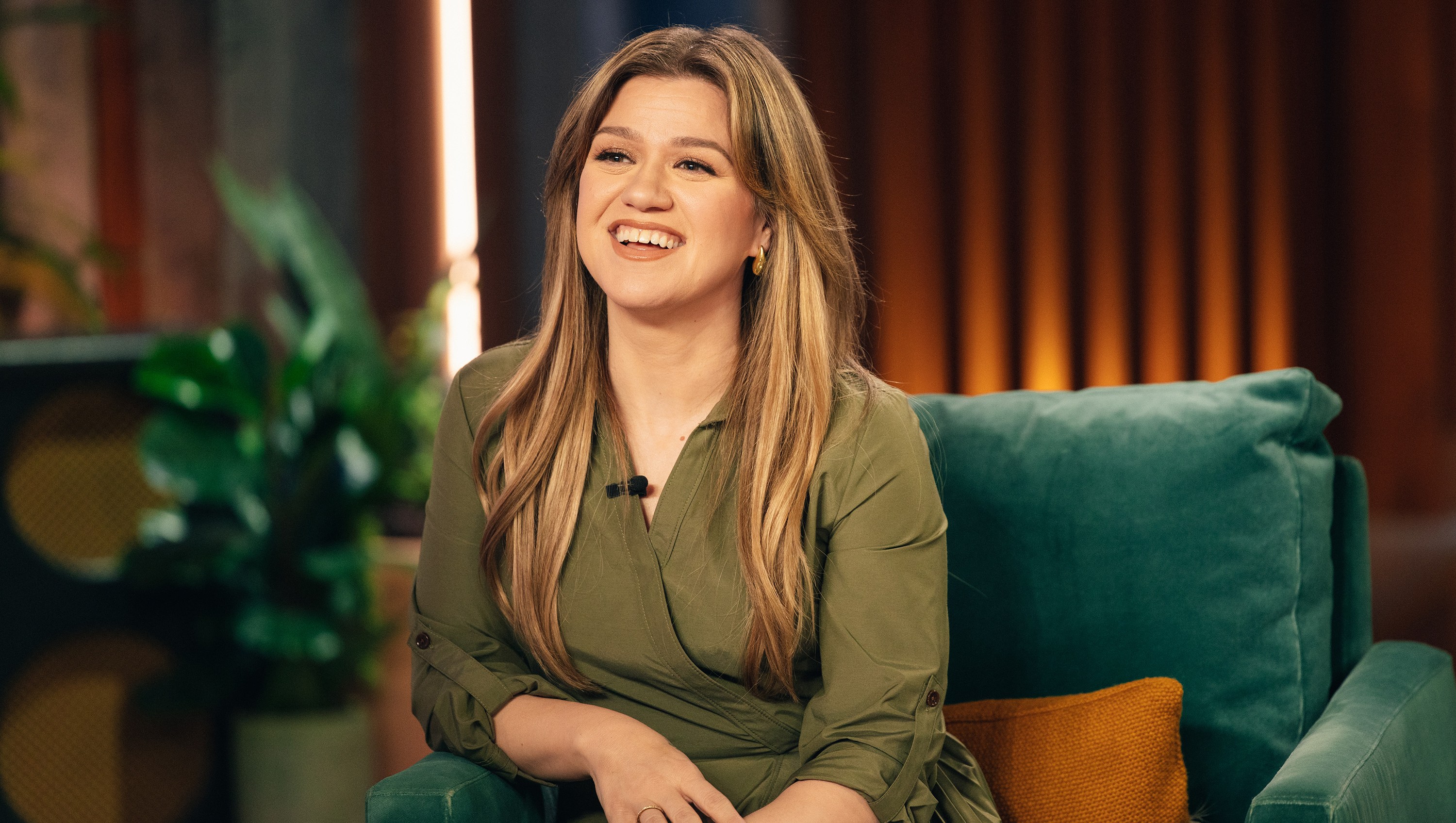 Love Kelly Clarkson's 2-in-1 Holiday Dress? This Similar Version Is 50% off!