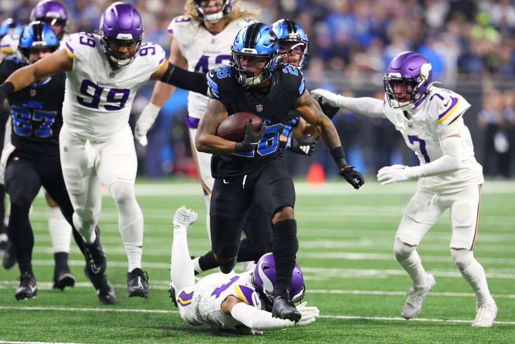 What game is Tom Brady calling today? Week 9 schedule