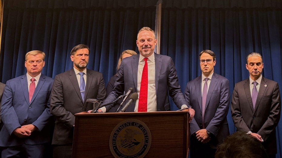 Top federal prosecutor who exposed massive $250M Minnesota fraud case steps down from position