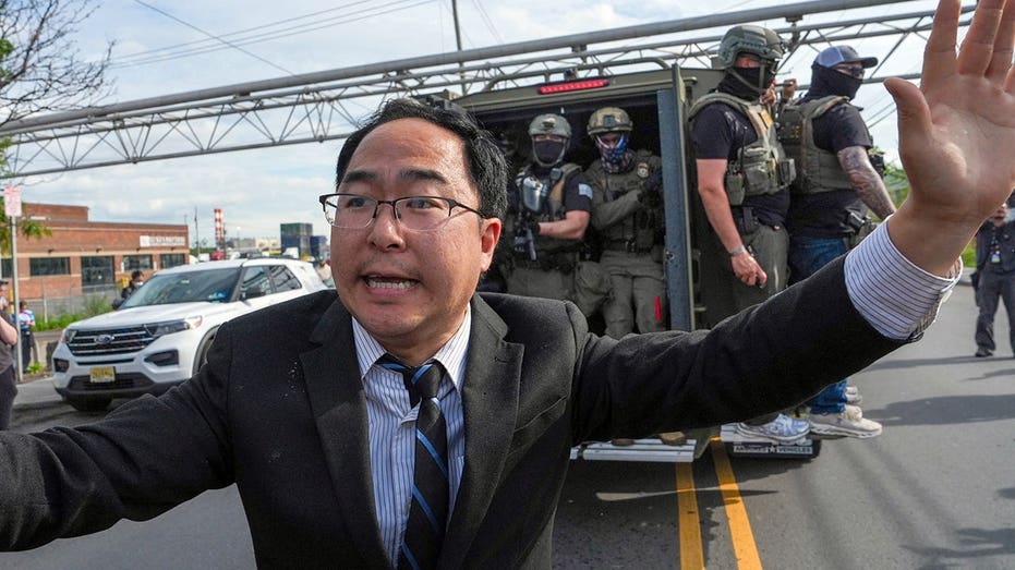 New Jersey senator dares DHS to pepper-spray him again as Mullin slams 'political theater'