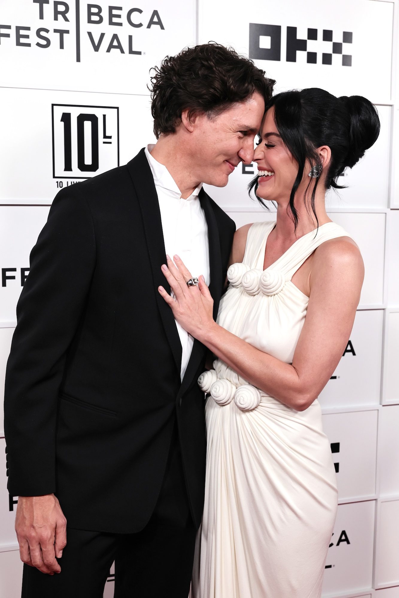 Katy Perry and Justin Trudeau Pack on the PDA in Red Carpet Debut